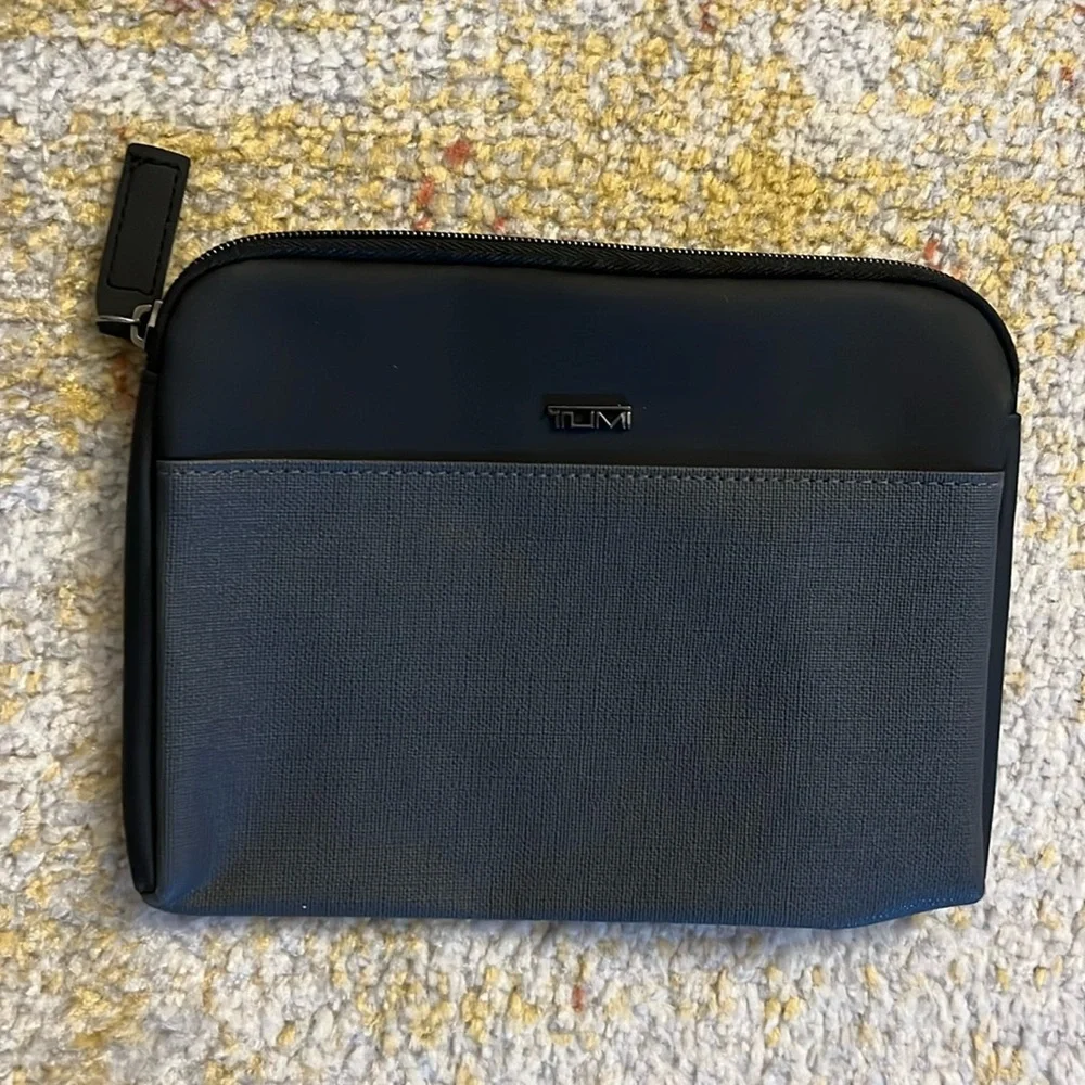 TUMI Travel Pouch - Picture 1 of 3